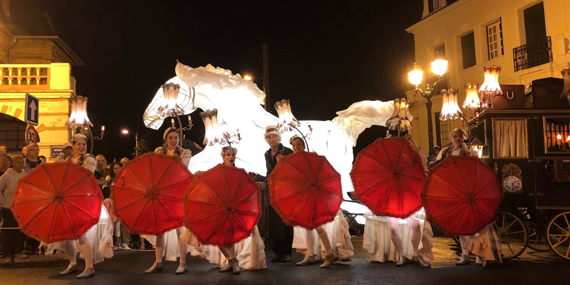 法國Remue Ménage夜光馬戲團。(圖/嘉義縣政府提供)