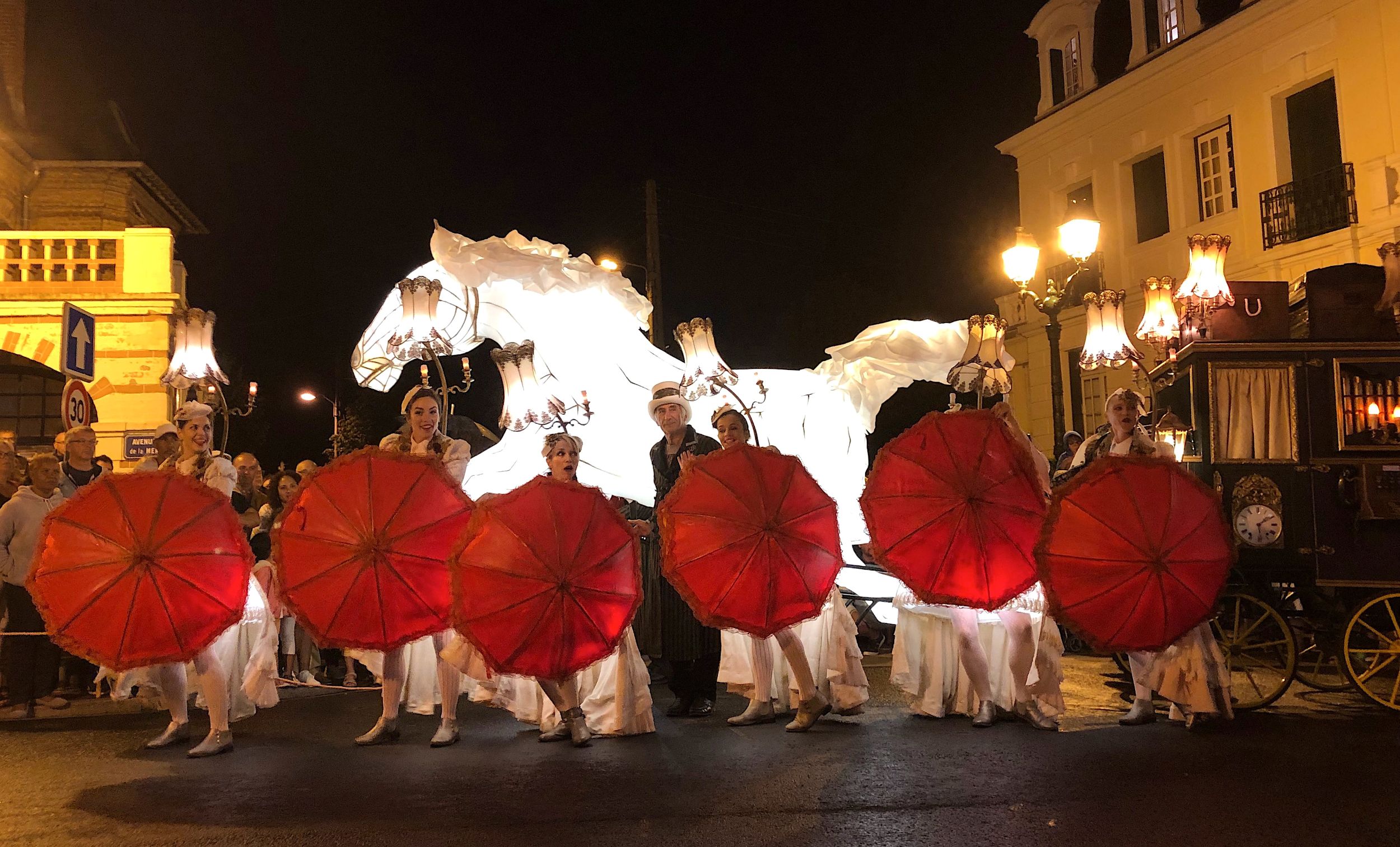 法國Remue Ménage夜光馬戲團。(圖/嘉義縣政府提供)