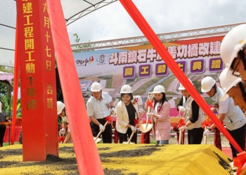 ▲斗南善功橋改建工程1.5億，今日上午動土，預計明年9月前完工，完成石牛溪整治最後一哩路。(圖/雲林縣政府提供)