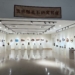 ▲展場規劃寬敞大氣，錯落有致地呈現各式奇石與石藝掛飾，營造出寧靜且充滿藝術氣息的觀賞空間。（圖/雲林縣政府文化觀光處提供）