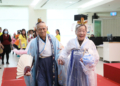 ▲阿公阿嬤精彩展現創意，以模特兒身份走上伸展台。(圖/由嘉義縣政府提供)