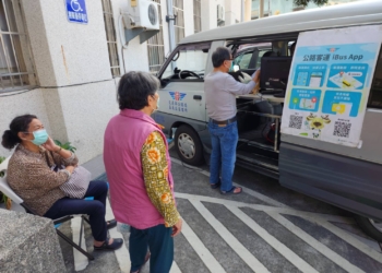 ▲嘉義市監理站推出一站式換照服務上路，提升高齡駕駛於期限內完成作業的成效。(圖/嘉義市政府提供)