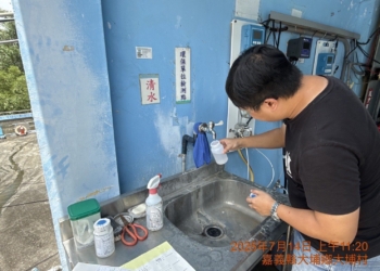 ▲抽驗大埔淨水場水質。（圖/嘉義縣政府提供）