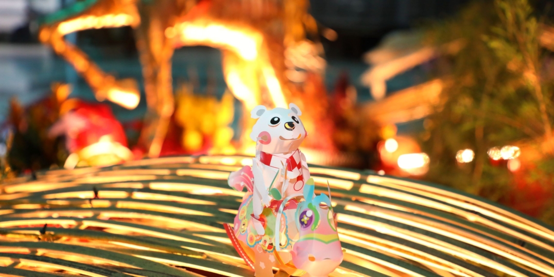 ▲嘉義市馬年小提燈「馬上熊賀」預計將在2月24日起文化公園限量發放。(圖/嘉義市政府提供)