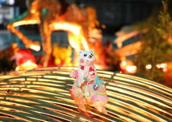 ▲嘉義市馬年小提燈「馬上熊賀」預計將在2月24日起文化公園限量發放。(圖/嘉義市政府提供)