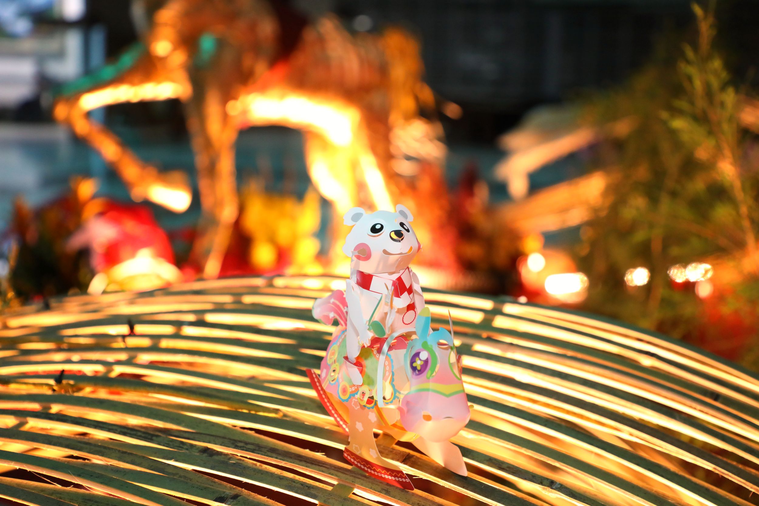 ▲嘉義市馬年小提燈「馬上熊賀」預計將在2月24日起文化公園限量發放。(圖/嘉義市政府提供)