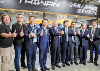 ▲台灣國際人工智慧暨物聯網展開幕，嘉義縣長翁章梁率隊推廣「Drone Taiwan壯臺灣」無人機品牌。（圖/嘉義縣政府提供）