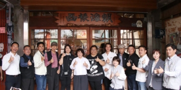 ▲朝海裱畫店迎接創立95周年，特舉辦「95週年紀念活動」。(圖/嘉義市政府提供)