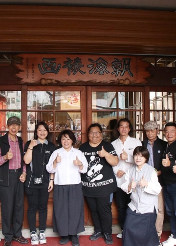 ▲朝海裱畫店迎接創立95周年，特舉辦「95週年紀念活動」。(圖/嘉義市政府提供)