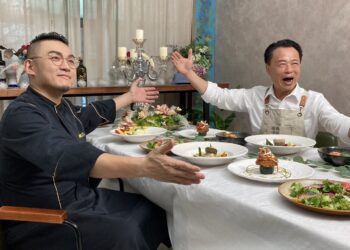 ▲縣長翁章梁與私廚馬可聯合代言，邀請國人選用嘉義優鮮水產品。(圖/嘉義縣政府提供)