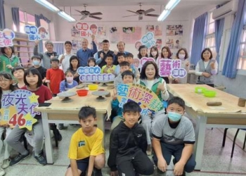 ▲張榮發基金會推動偏鄉教育 雲縣府頒贈感謝狀。(圖/雲林縣政府提供)