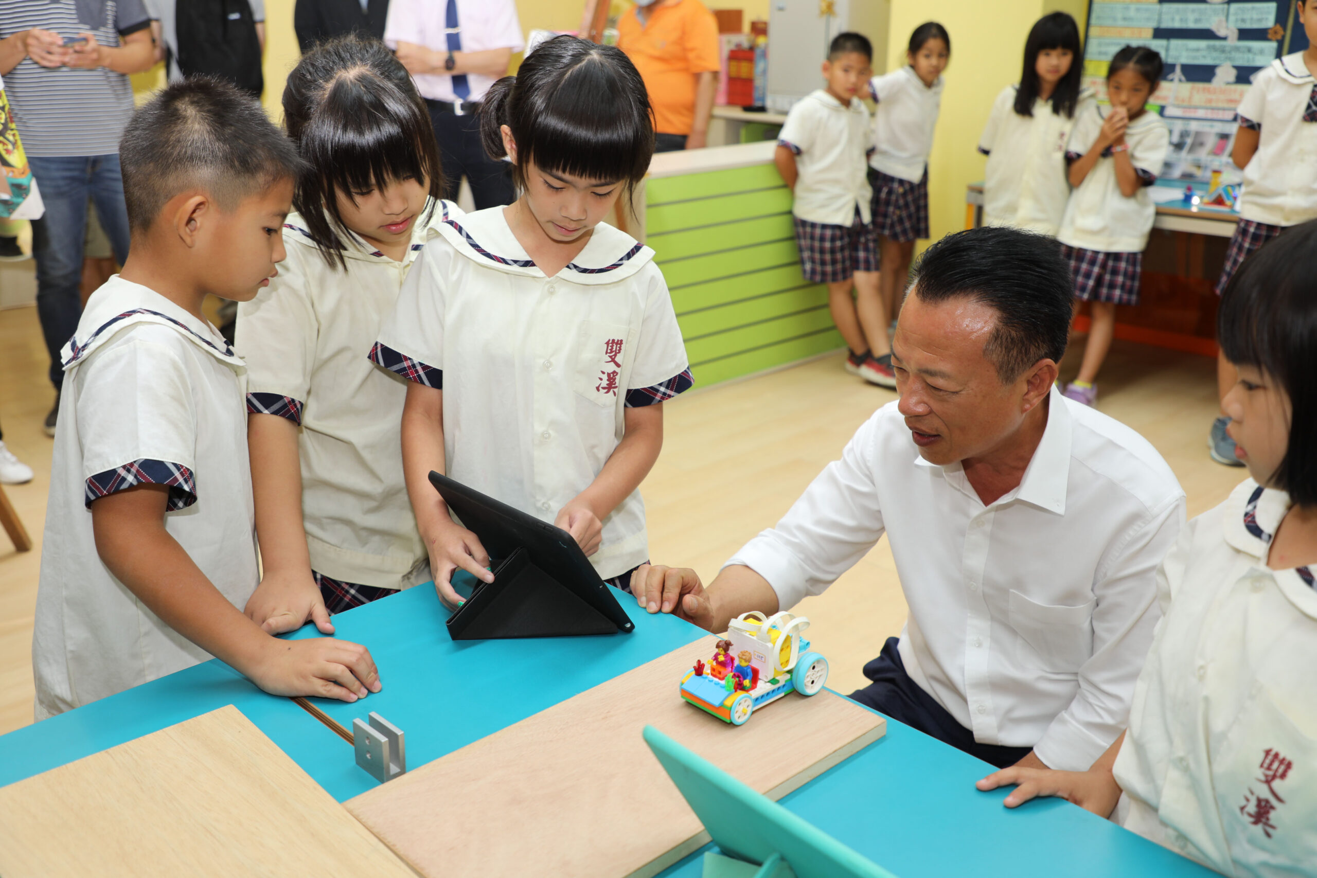 雙溪國小與奧野小學視訊交流 翁章梁加入互動歡樂多