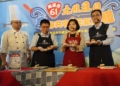 ▲雲林縣長張麗善等人製作元氣米漢堡、虱在青春凍齡飲等料理，為展售會造勢。(圖/雲林縣政府提供)