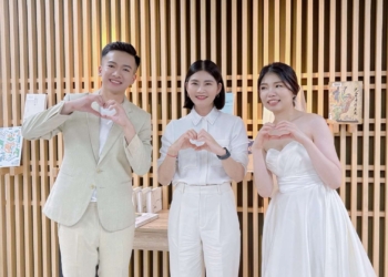 ▲浪漫婚紗照在書香中綻放，雲林圖書館見證愛情。(圖/雲林縣政府提供)