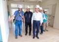 ▲縣長翁章梁視察布袋公共托嬰中心新建工程。（圖/嘉義縣政府提供）
