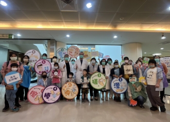 ▲嘉義市衛生局攜手嘉義基督教醫院共同響應「世界手部衛生日」，宣導民眾落實手部衛生。(圖/嘉義市政府提供)
