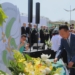 ▲縣長翁章梁等人為228受難者獻花致意。(圖/嘉義縣政府提供)