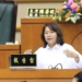 ▲嘉義市長黃敏惠以「經濟共榮、社會共創、環境共生」三大面向進行施政報告,說明城市進步歷程。(圖/嘉義市政府提供)