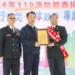 ▲縣長翁章梁表揚消防楷模。（圖/嘉義縣政府提供）