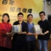 ▲特等獎咖啡豆由主審楊明勳(右1)以每公斤3萬元得標，他說，古坑咖啡有非常醇厚的質地，是在台灣其他地方比較看不到的，這個特色應該讓全世界看到。(圖/雲林縣政府提供)