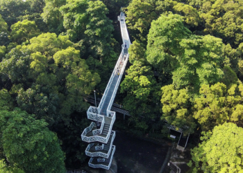 ▲位於竹崎親水公園內5層樓高的天空走廊。（圖/嘉義縣政府提供）