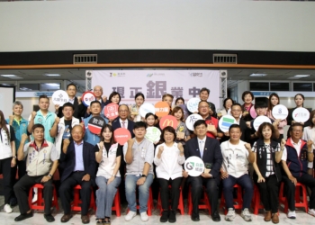 ▲嘉市《現正「銀」業中》銀髮就業特展自即日起至31日，於嘉義市政府大廳盛大展出。(圖/嘉義市政府提供)