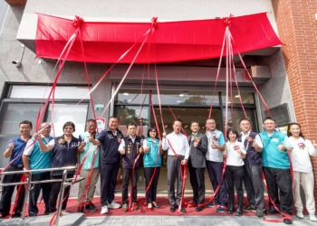 ▲嘉義縣溪口鄉長照衛福據點新建大樓21日舉行啟用典禮。（圖/嘉義縣政府提供）
