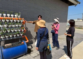 ▲活動現場帶領參與者親身體驗各項技術如何協助農民應對乾旱、熱浪與暴雨挑戰。(圖/雲林縣政府提供)