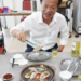▲縣長翁章梁大力推薦東石鮮蚵。(圖/嘉義縣政府提供)