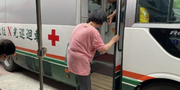 ▲行動巡迴車篩檢，揪出潛藏結核病患。（圖/嘉義縣政府提供）