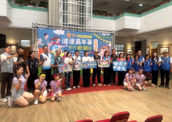 ▲雲林縣副縣長陳璧君與斗六市長林聖爵等地方政要，共同出席健康嘉年華記者會宣傳。（圖/雲林縣政府提供）