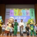▲公視帶著三隻大型人偶，到朴子市大同國小向300多位學童宣導交通安全。（圖/嘉義縣政府提供）