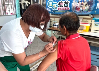 ▲嘉義縣同步中央，5日起流感疫苗開放全民接種。（圖/嘉義縣政府提供）