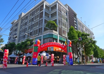 ▲「虎尾公安商場」開幕,紓解市區停車問題，同時滿足購物、美食與休閒需求，打造虎尾商旅新里程碑。(圖/雲林縣政府提供)