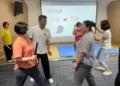 ▲參加人員實地演練自我防護技巧。（圖/嘉義縣政府提供）