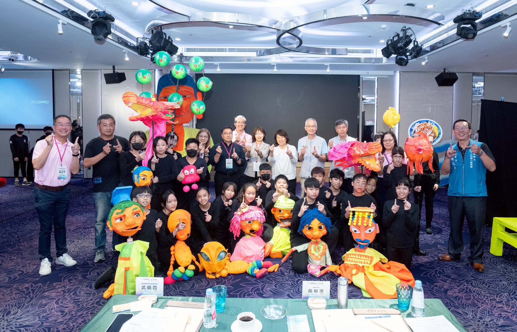 ▲嘉義市大同國小長年扎根藝術教育,以精彩黑光劇表演獲得全國偶劇比賽特優。(圖/嘉義市政府提供)