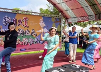 ▲活動中呈現多國傳統舞蹈與表演，現場貴賓也熱情上台同樂。(圖/雲林縣政府提供)