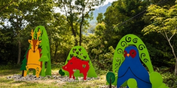 ▲大型裝置藝術「迷境同棲」由鄒族藝術家不舞．阿古亞那創作。（圖/嘉義縣政府提供）