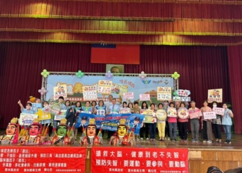 ▲雲林縣衛生局與中國醫藥大學北港附設醫院共同辦理「打造失智友善社區〜懷舊偶戲」活動，讓民眾更認識失智症。(圖/雲林縣政府提供)