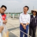▲縣長翁章梁聽取簡報，了解提高抽水量能並廣設滯洪池的成效。(圖/嘉義縣政府提供)