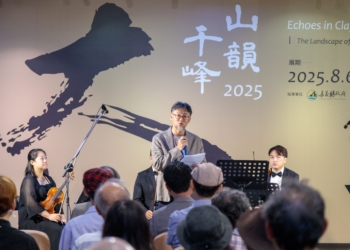 「山韻千峰─楊元太紀念展」中，楊上峰與父親楊元太作品同場展出，延續土地與藝術的對話。（圖／嘉義縣政府提供）