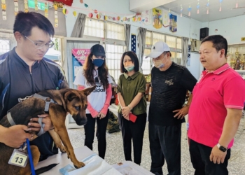 ▲嘉縣山區檢出狂犬鼬獾，翁章梁呼籲毛孩應施打狂犬病疫苗。(圖/嘉義縣政府提供)