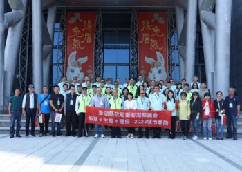 ▲市長黃敏惠(中)熱情歡迎澎湖縣長陳光復率領各局處主管、澎湖縣副議長藍凱元以及多位議員前來參訪。(圖/嘉義市政府提供)