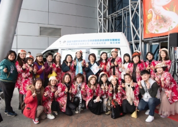 ▲嘉義市政府萬分感謝台灣國際職業婦女協會，長呈實業股份有限公司、愛兒堡幼兒園及各界藝術單位共同捐贈復康巴士。（圖/嘉義市政府提供）