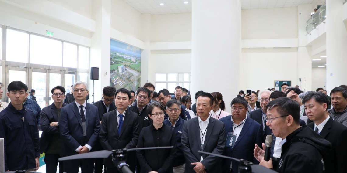 ▲副總統蕭美琴再訪亞創中心無人機國家隊。（圖/嘉義縣政府提供）