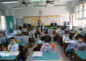 ▲嘉義市獲得市議會支持，全面補助國民中小學教科書費用。（圖/嘉義市政府提供）