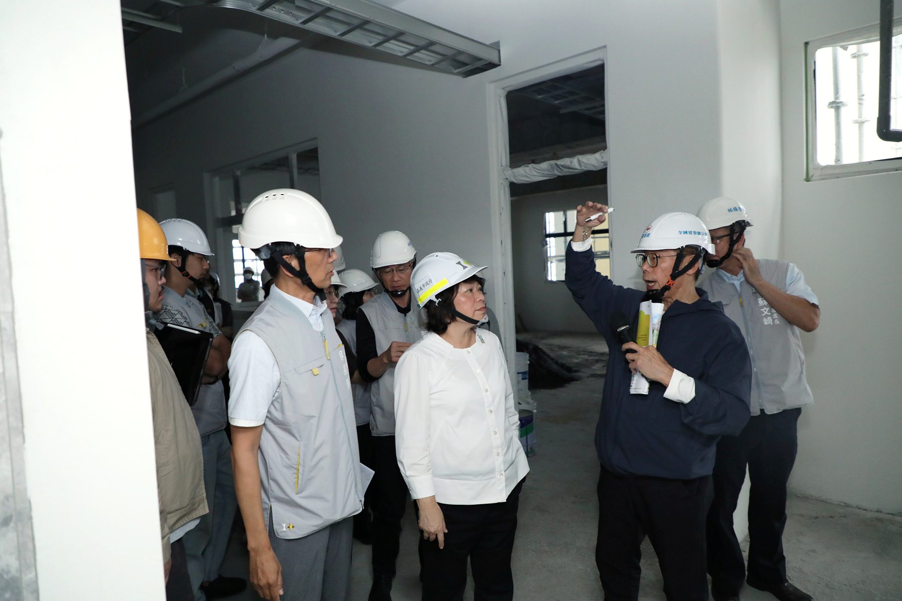 ▲市長黃敏惠率隊視察興安國小新建幼兒園園舍工程。(圖/嘉義市政府提供)