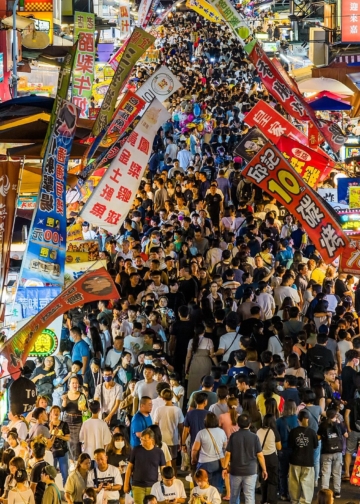 ▲嘉義市政府推出「振興商圈夜市券」，邀請民眾把握春節假期蒞臨嘉義市買好買滿。(圖/嘉義市政府提供)