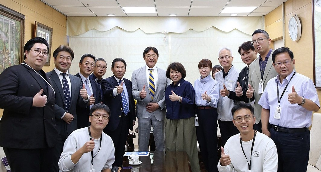 ▲市長黃敏惠開心迎接「日本旅行」再次造訪「棒球原鄉」嘉義市。(圖/嘉義市政府提供)