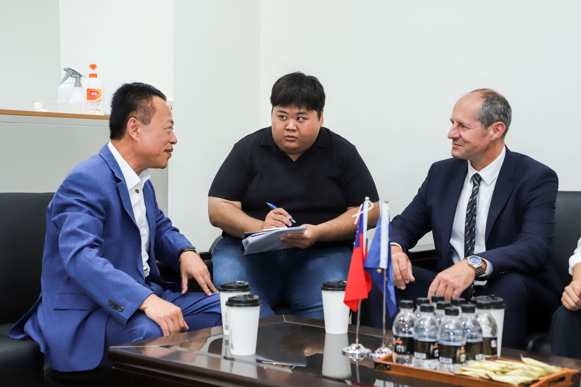 ▲歐洲經貿辦事處處長谷力哲拜會嘉義縣長翁章梁。(圖/嘉義縣政府提供)